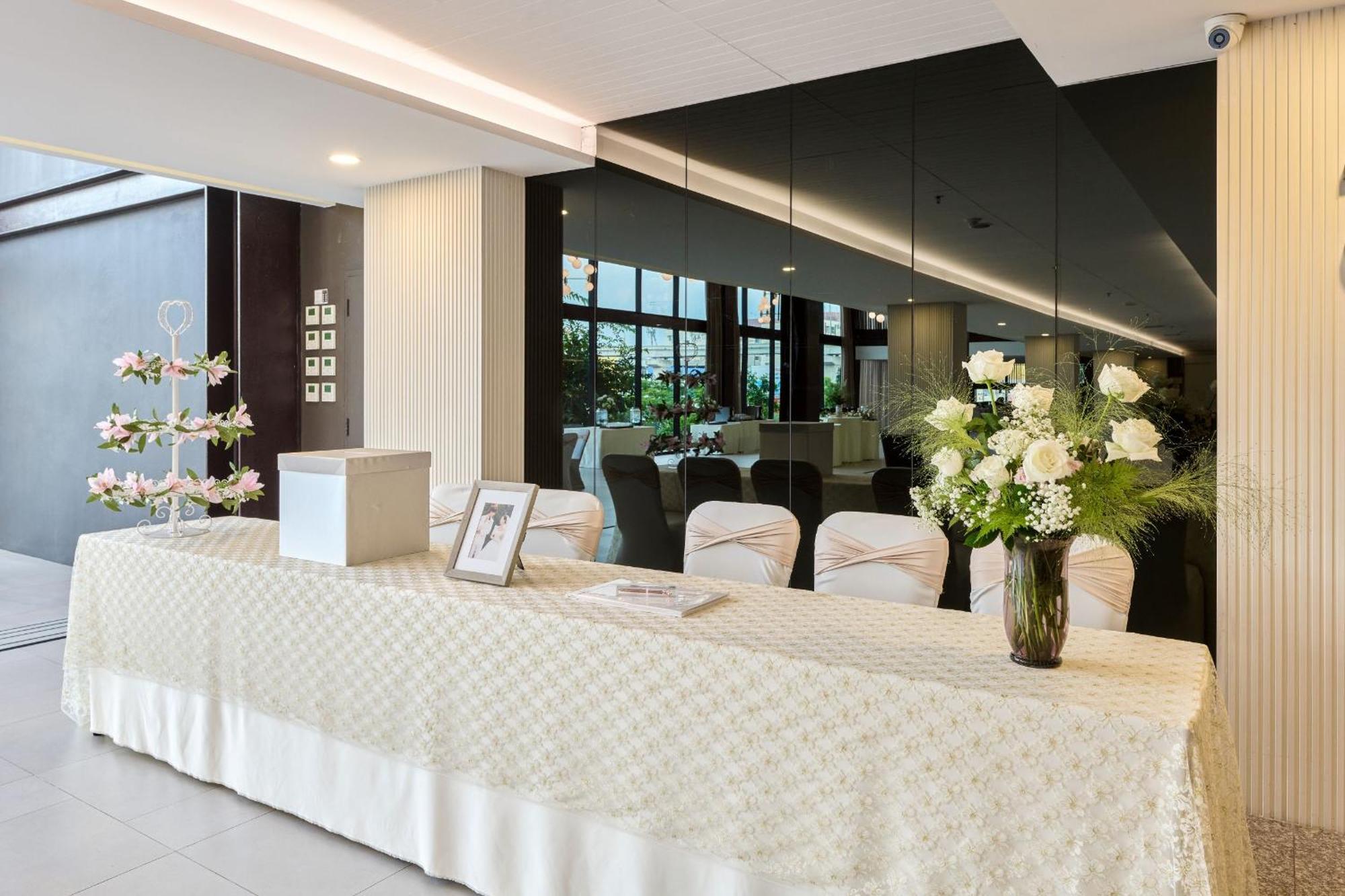 Tk Palace Hotel & Convention Bangkok Exterior photo